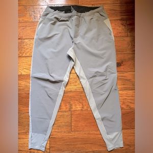 Lululemon Athletica - Yoga/Joggers - XL